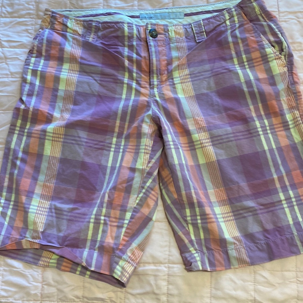 Old Navy Y2K Low Rise Plaid Bermuda Shorts size 10, excellent condition!